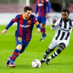 Messi namens FC Barcelona in actie tegen Levante