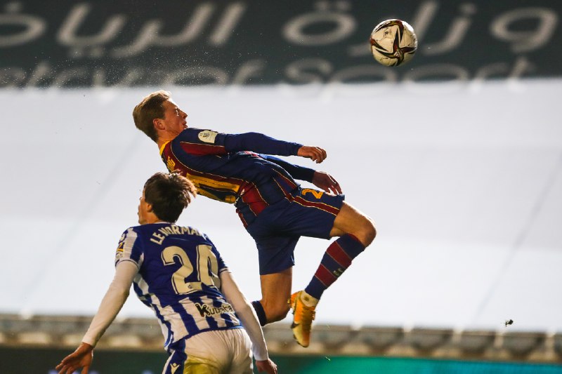 Frenkie de Jong kopt raak tegen Real Sociedad