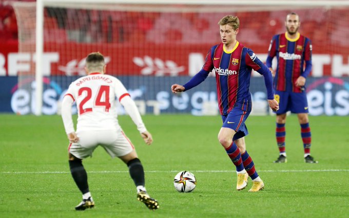 Frenkie de Jong in actie tegen Sevilla