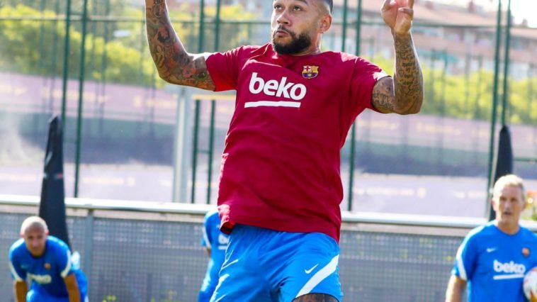 Memphis Depay training FC Barcelona