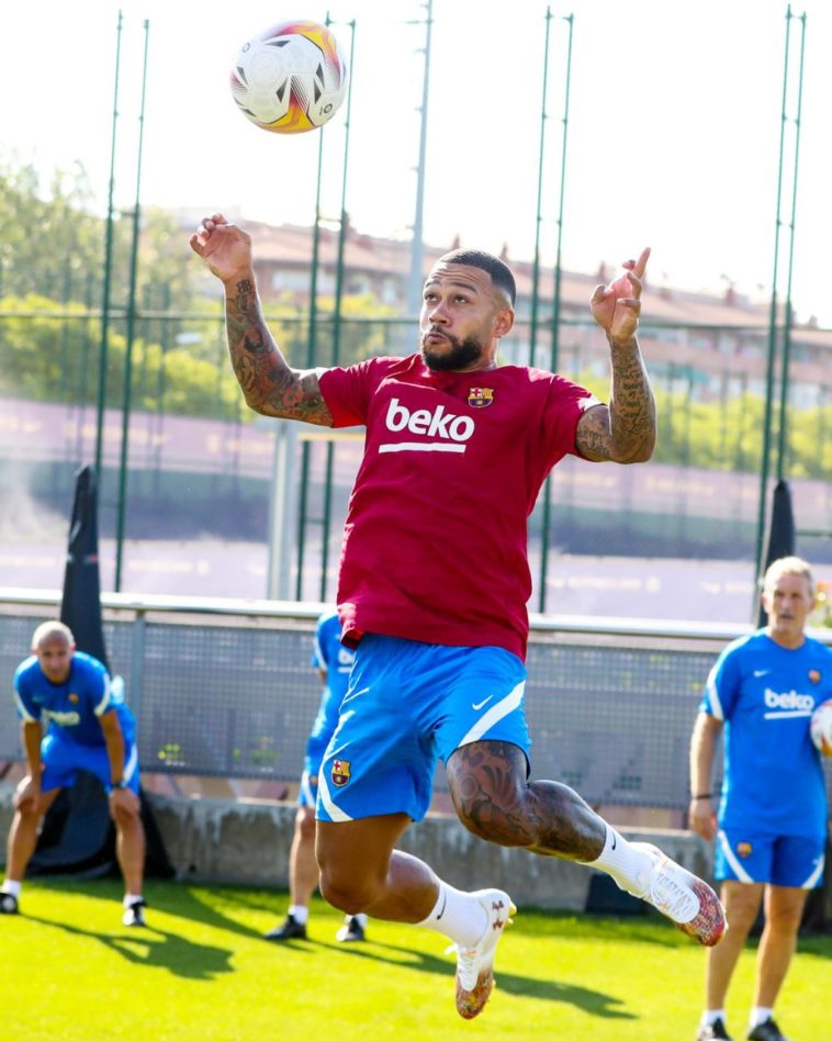 Memphis Depay training FC Barcelona