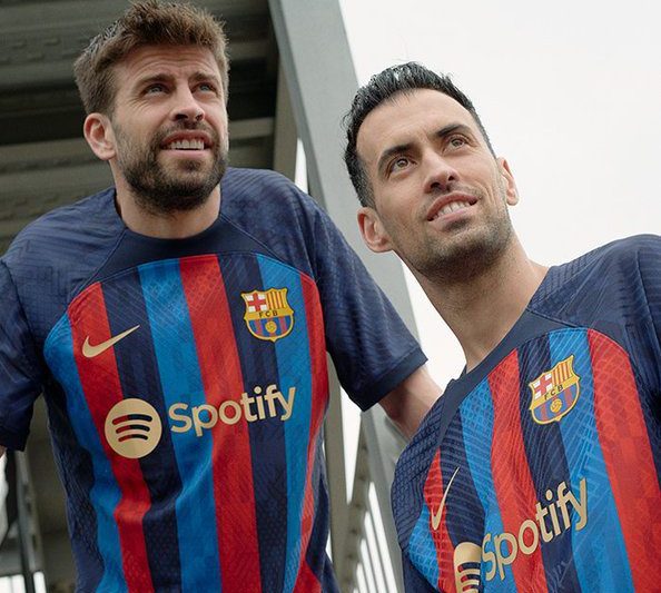 Ontvangende machine Kinematica vork Barcelona presenteert nieuwe thuisshirt voor 2022-2023